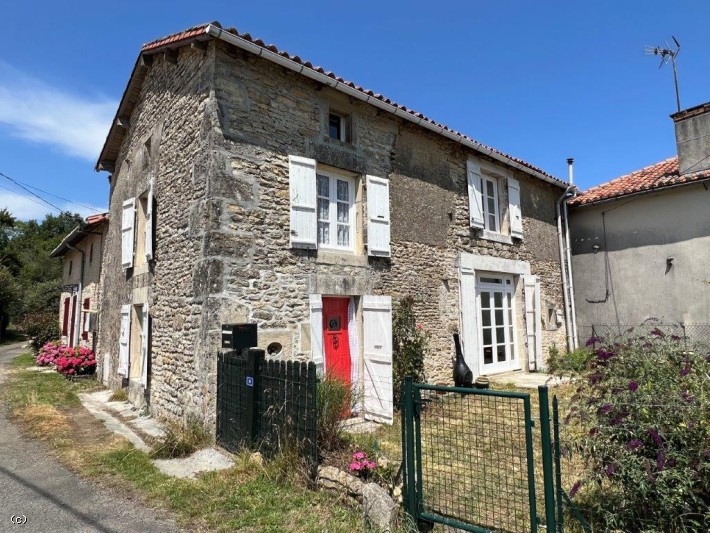 Pretty 3 Bedroom House with Courtyard And Extra Land Close By