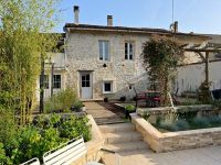 Superbe Maison Du XVe Siècle Avec Beau Jardin Et Garage - Verteuil