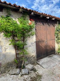 Très Belle Maison Ancienne de 4 Chambres dans un Hameau Calme