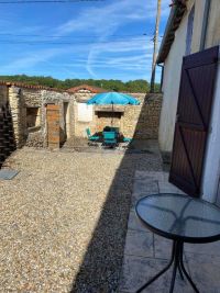 Très Belle Maison Ancienne de 4 Chambres dans un Hameau Calme