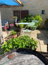 Très Belle Maison Ancienne de 4 Chambres dans un Hameau Calme