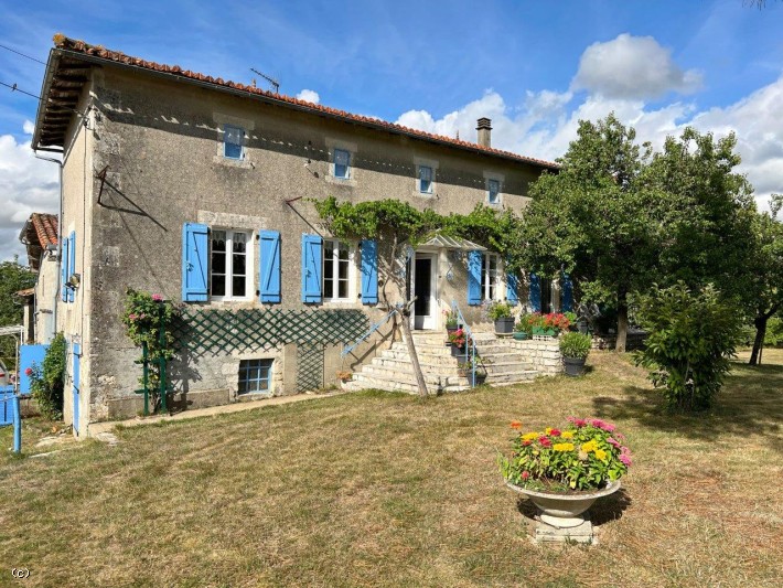 Stunning Country House with Extensive Grounds