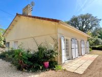 Attractive Pavilion with beautiful wooded grounds - Very close to Ruffec !