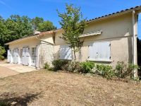 Attractive Pavilion with beautiful wooded grounds - Very close to Ruffec !