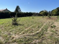 Terrain Constructible d'environs 1700m²