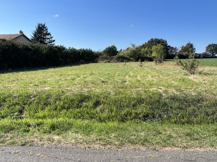 Level Building Plot On 1700m² In a Village With Mains Drainage Available