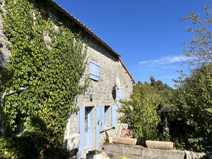 Maison avec Gîte et Jardin dans le Beau Village de Verteuil-sur-Charente