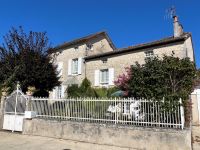 Très Belle Maison Ancienne de 5 Chambres avec Bel Extérieur et Maison à Rénover