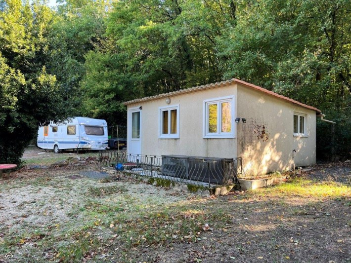 Chalet Avec Un Grand Jardin