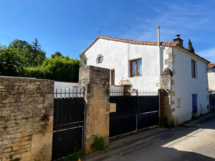 Village Stone House with 2 Bedrooms - Near Aunac sur Charente