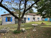 Village house with two dwellings, outbuildings, vaulted cellar