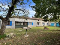 Village house with two dwellings, outbuildings, vaulted cellar