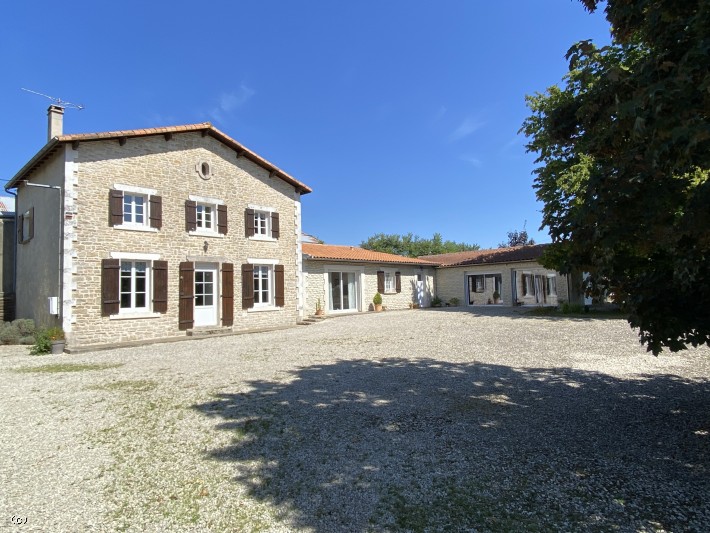 Beautiful Stone House Renovated With Taste On 6876m².