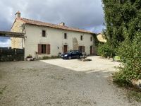 Superbe Propriété Avec Maison Principale Et 5 Gîtes. Belle Piscine