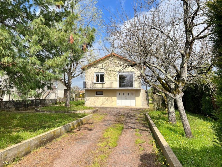 Pavillon Non-Mitoyen  Avec Trois Chambres - Ruffec