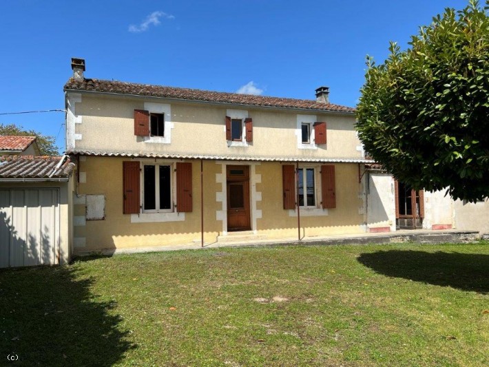 Maison avec dépendances et jardin - Verteuil Sur Charente