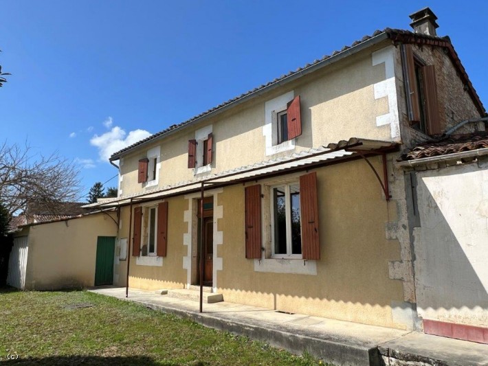 House with outbuildings and garden - Verteuil Sur Charente