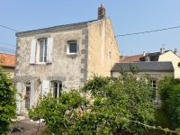 Maison de Caractère avec 3 Chambres, Jardin et Garage à Ruffec