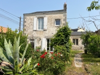Maison de Caractère avec 3 Chambres, Jardin et Garage à Ruffec