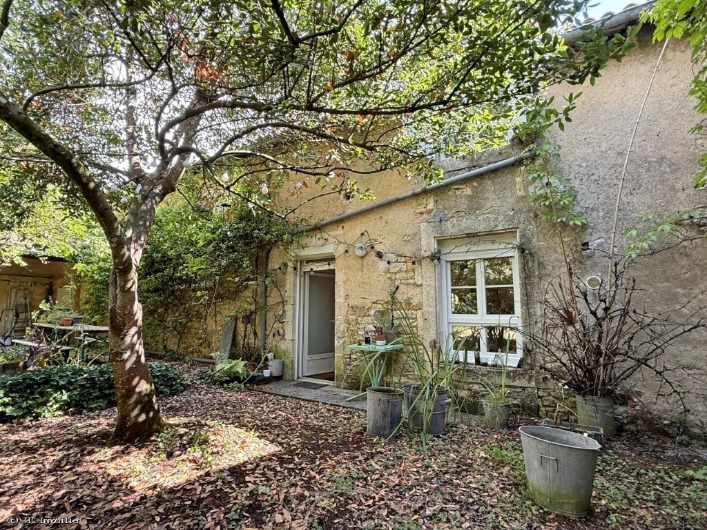 Jolie Maison De Ville Avec 2 Chambres Et Belle Cour Fermée