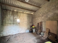 Grange En Parpaing Avec Une Ancienne Salle D'Eau. 350m² De Terrain