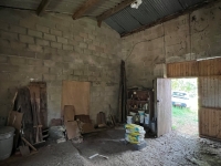 Grange En Parpaing Avec Une Ancienne Salle D'Eau. 350m² De Terrain
