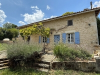 Superbe Maison de Caractère avec 2 Chambres Entre Champagne Mouton et Saint-Laurent-de-Céris