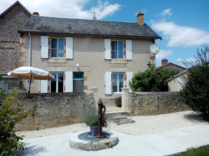 Maison De Village Avec 3 Chambres et Un Joli Terrain