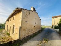 Charmante Maison de Trois Chambres Renovée avec des Materiaux Traditionnels