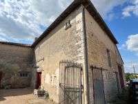 Maison Ancienne 4 Chambres avec de Nombreuses Dépendances