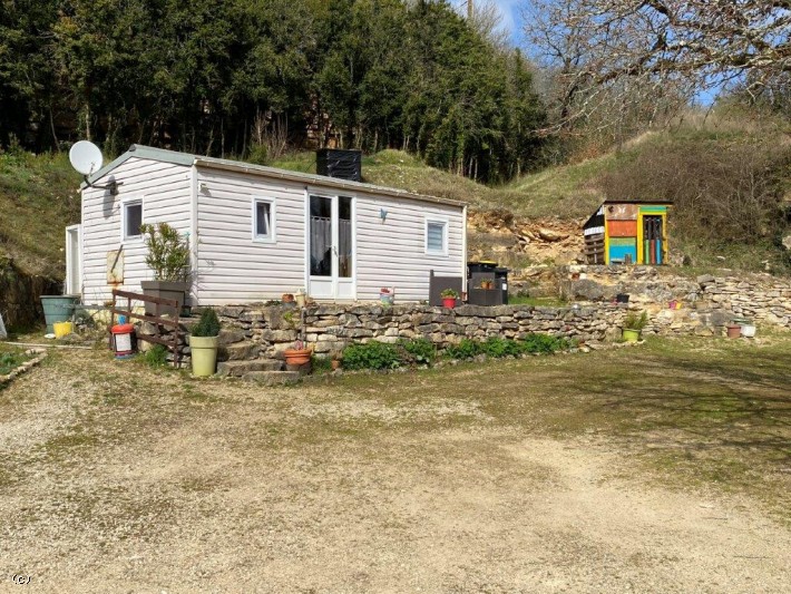 Mobilhome Sur Grand Terrain  Avec Belles Vues