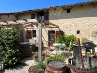 Très Belle Maison Ancienne de 4 Chambres dans un Hameau Calme