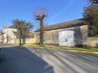 Grande Maison de Ville avec 9 Chambres au coeur de Ruffec