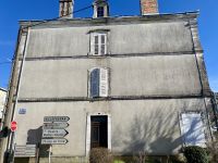 Grande Maison de Ville avec 9 Chambres au coeur de Ruffec