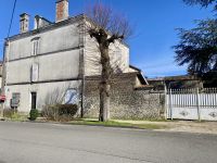 Grande Maison de Ville avec 9 Chambres au coeur de Ruffec