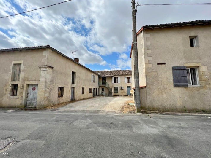 Investment property - Centre Sauzé-Vaussais