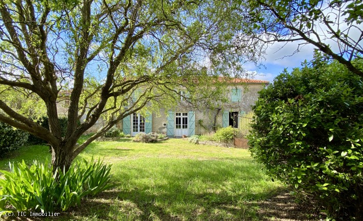 Charmante Maison du Village en Pierre prés de Verteuil sur Charente avec Four à Pain