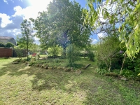 Jolie maison du village avec jardin privé et deux chambres, le tout au rez de chaussée.