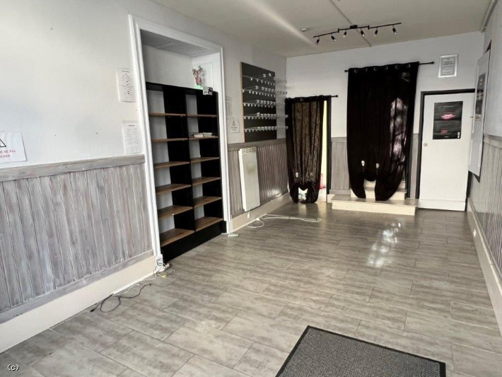 Appartement / Local Commercial avec Courette
