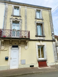 Belle Maison de Ville à Ruffec Avec 4 Chambres et Jardin Clos