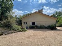 Beau Pavillon avec Beau Parc - Très Proche de Ruffec !