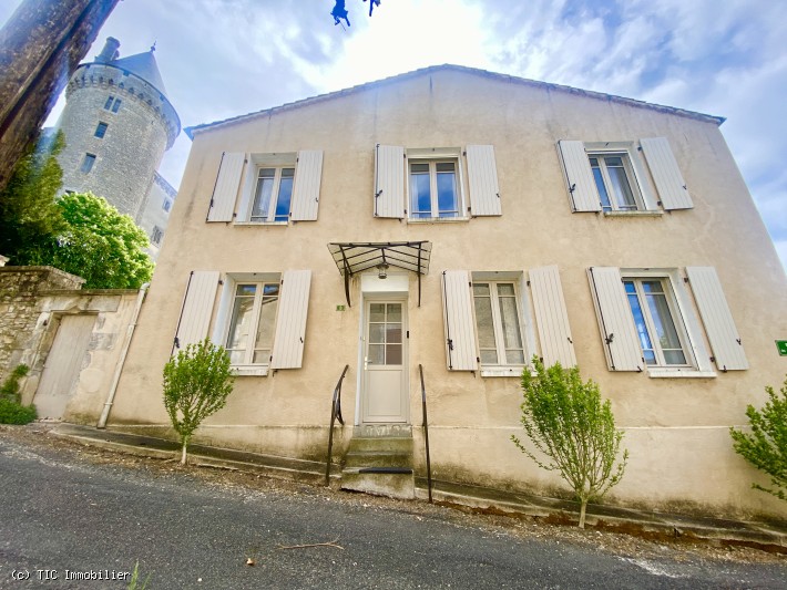 Exclusif à TIC - Belle Maison à Verteuil sur Charente avec 3 Chambres