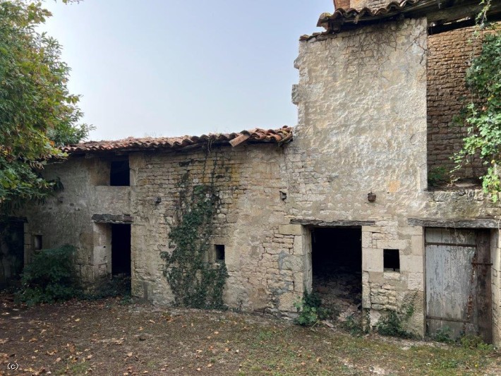 Deux Anciens Bâtiments à Rénover (Ancienne Poste et Anciennes Salle des Fêtes) - Centre Village