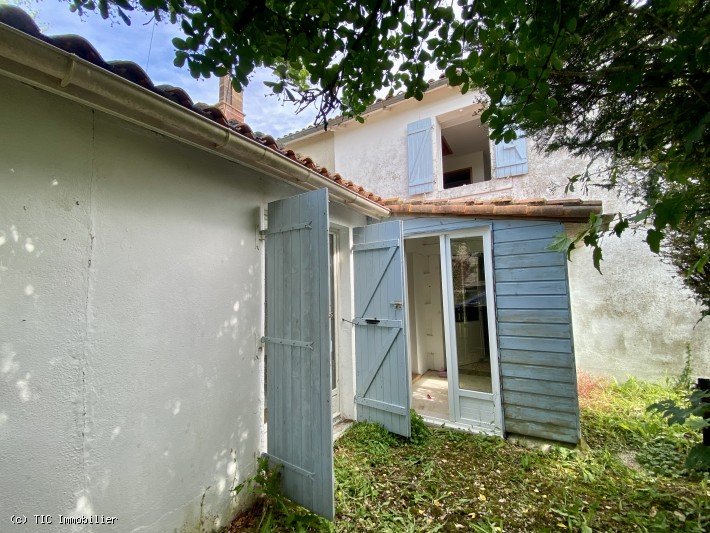Petite Maison du Village avec Grange à Rénover