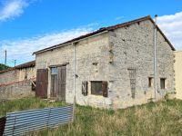 Maison à Terminer de Rénover avec Dépendances et Jardin Clos