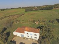 Jolie Maison Ancienne Avec Garage Et Terrain De Plus D'Un Hectare