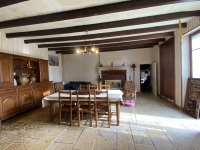 Jolie Longère avec 4 Chambres et Jardin à 10 minutes de Sauze Vaussais
