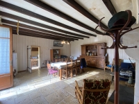 Jolie Longère avec 4 Chambres et Jardin à 10 minutes de Sauze Vaussais