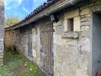 Jolie Longère avec 4 Chambres et Jardin à 10 minutes de Sauze Vaussais