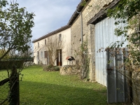 Jolie Longère avec 4 Chambres et Jardin à 10 minutes de Sauze Vaussais